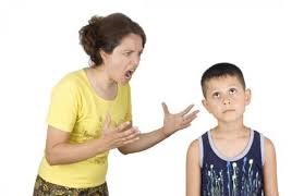 Cách cư xử không đúng của trẻ mẹ không nên phớt lờ